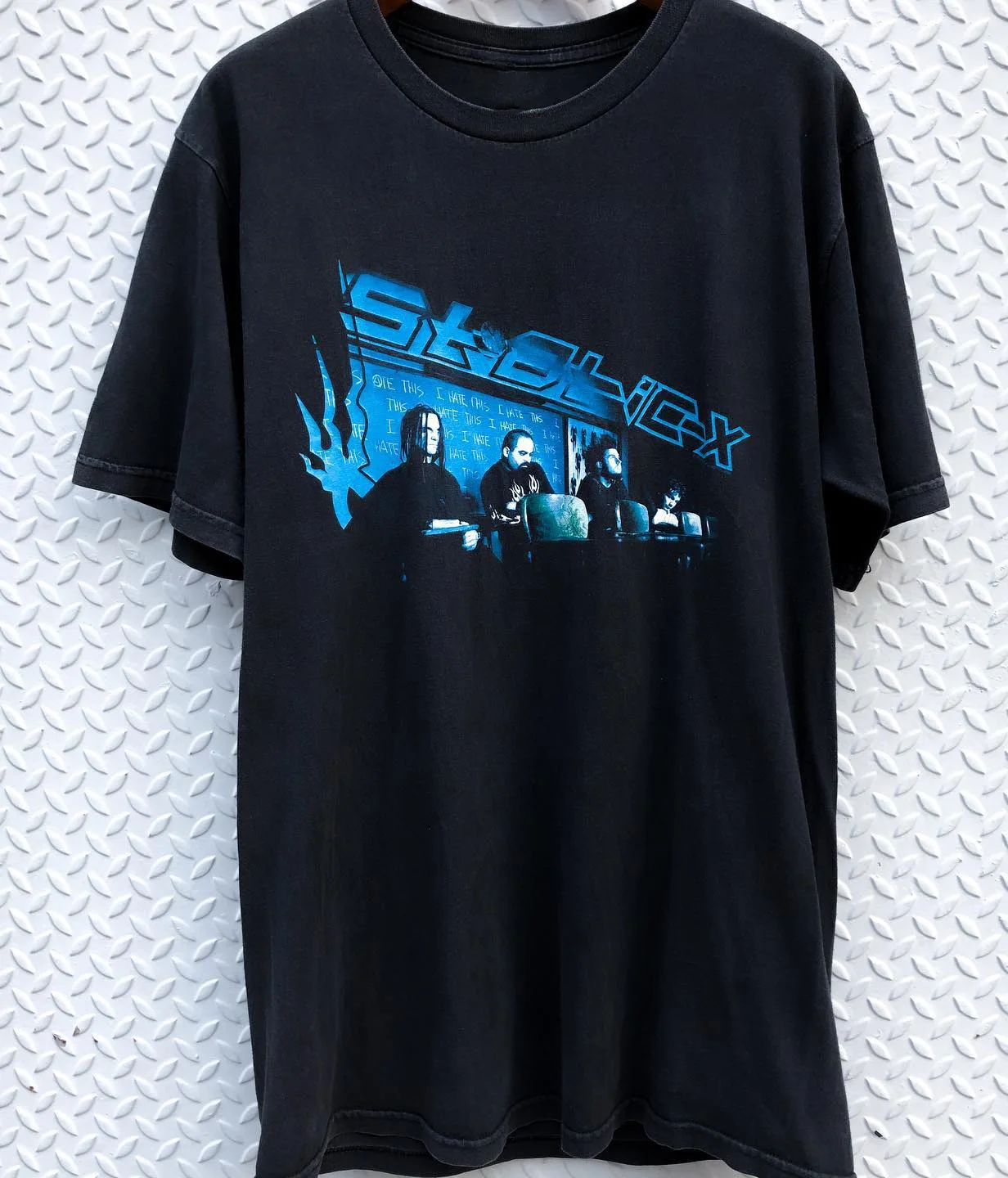 retro-who-care-staticx-band-blackee-rock-short-sleeve-shirt-vintage-music-theme-men's-casual-top-quality-cotton-pocket-handke