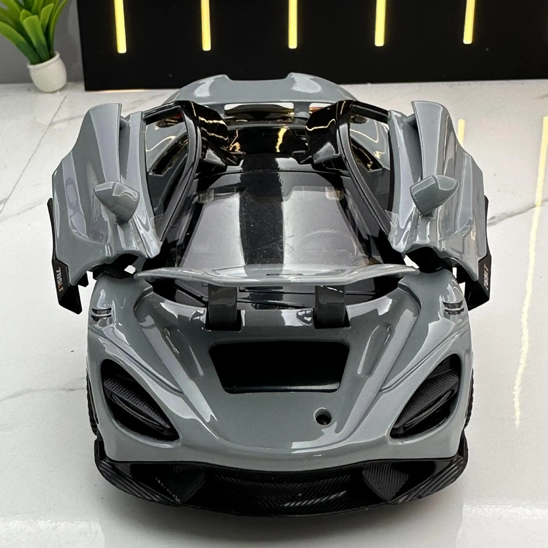 1: 32 Malaren 765TL Fast and Furious 7 Alloy Car Model Diecasts Toy With Sound and Light Vehicles Decoration Toys For Kids Gift