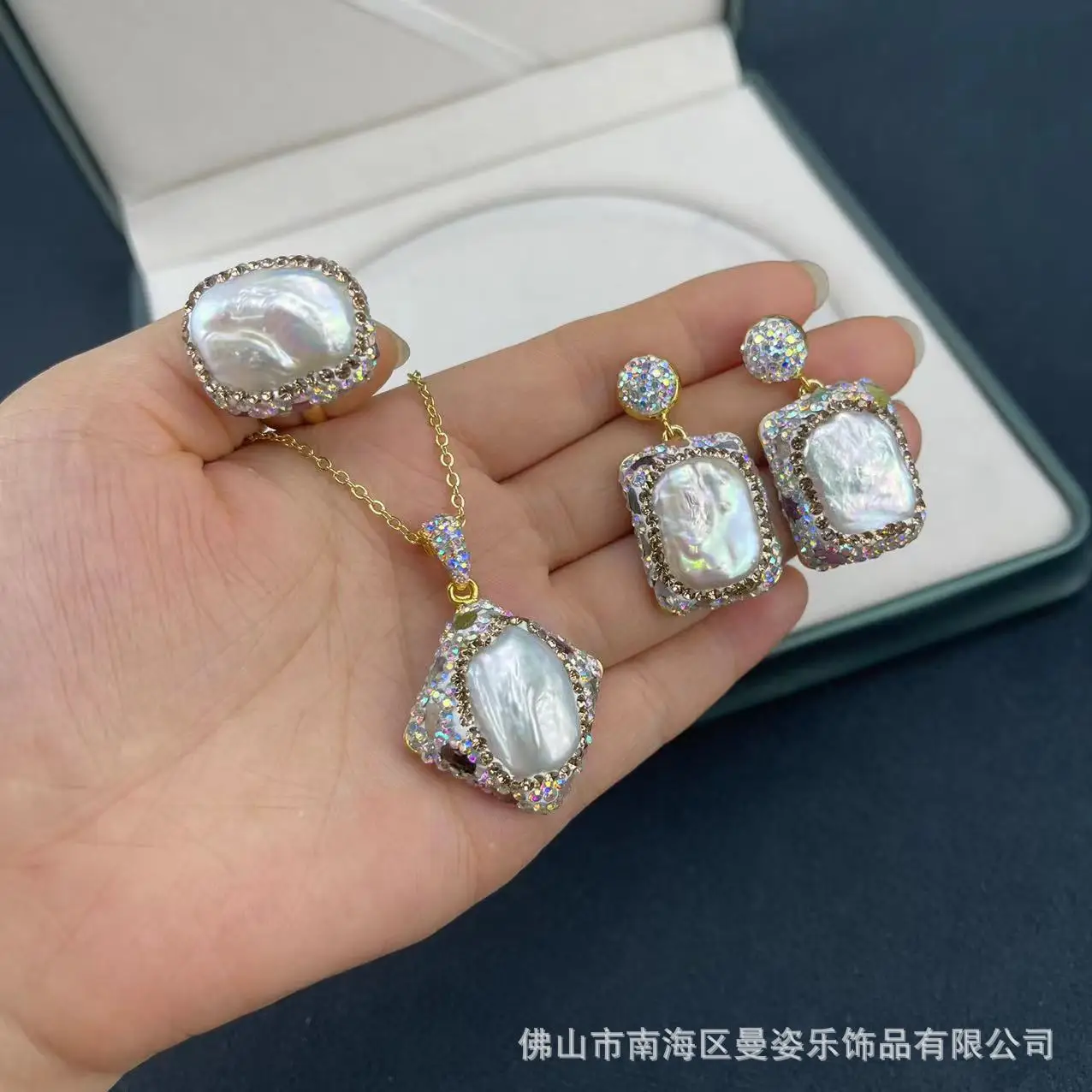 

Ore natural baroque pearl inlaid tourmaline three-piece popular jewelry stone French vintage pendant necklace earring ring