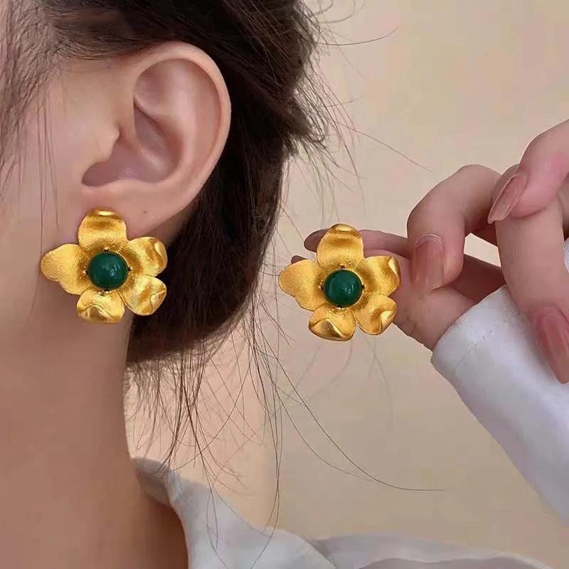 Gold Color Flowers Luxurious Green Crystal Stud Earrings for Women French Style Retro Stud Earrings Female Light Luxury Jewelry