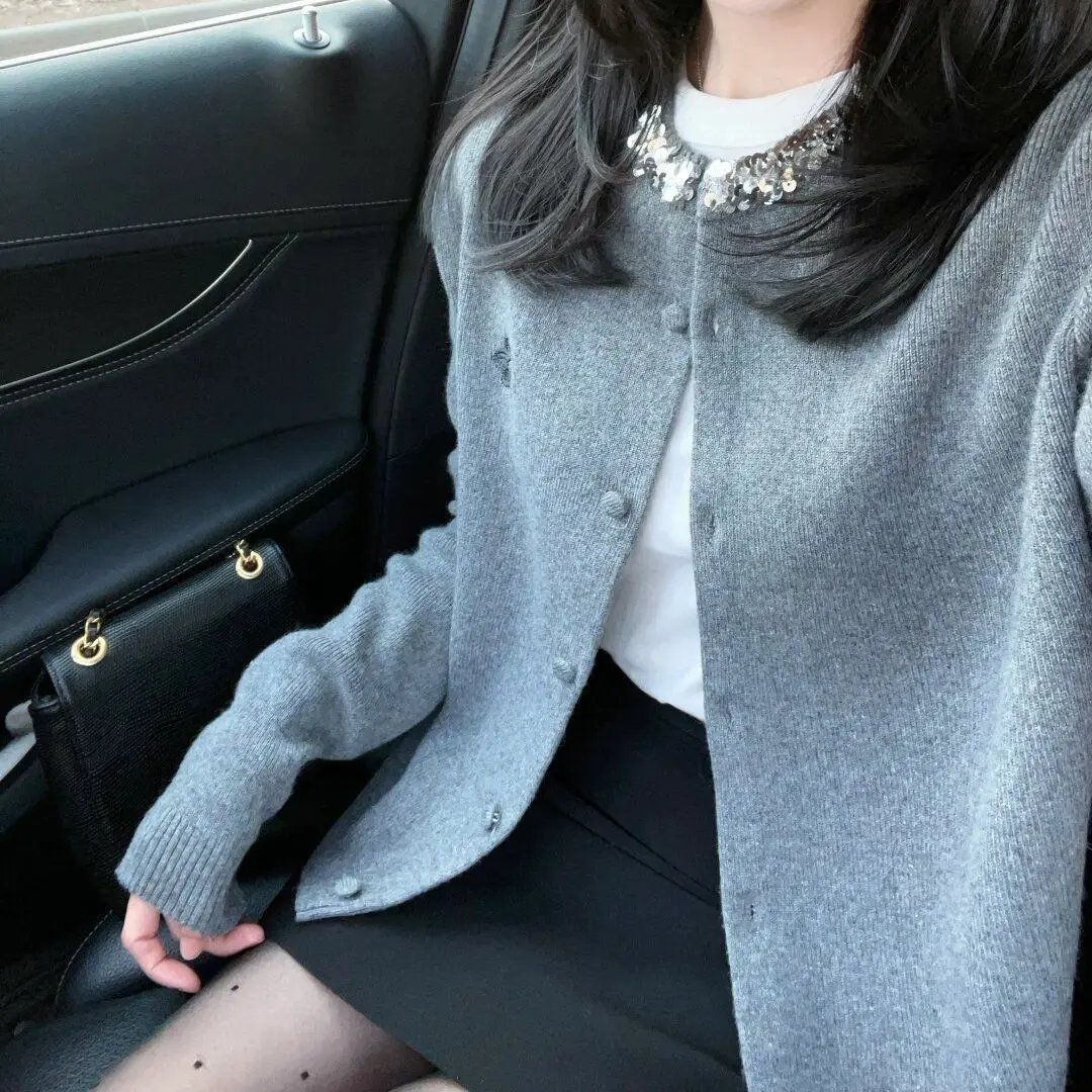 Fashion Gray Heavy Industry Diamond Inlaid Round Neck Knitted Cardigan Sweater Women French Retro Gentle 2024 Winter New Item