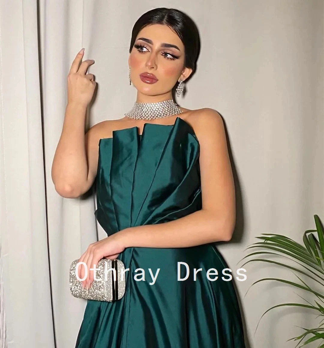 Emerald Green Satin Prom Dress with Train Pleated Scoop Neck Wedding Formal Party Dress Empire Waist Saudi Style فساتين سهرات