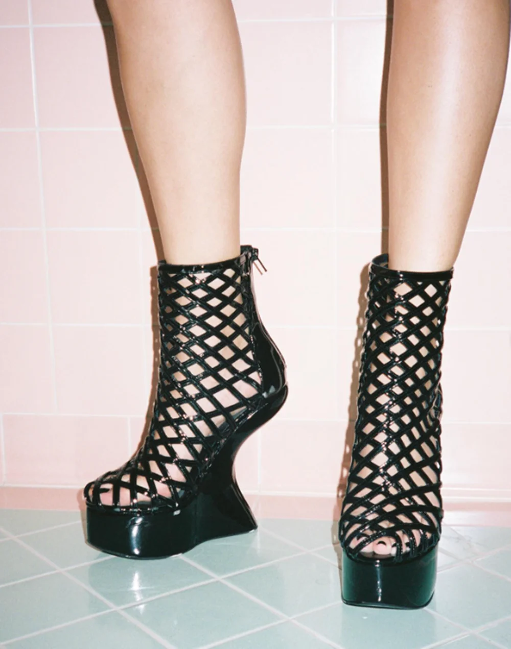Sexy Patent Caged Mesh Ankle Boots Round-Toe Cutout Fishnet Design Wedge Platform Heel Rear Zipper Closure Fashion Lady Boots