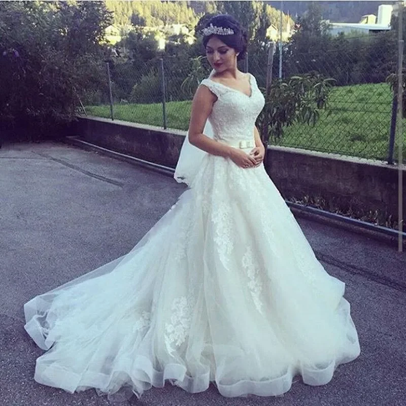 Customized Robe De Mariee New Arrival V Neckline Lace Wedding Dresses A-Line Wedding Gowns Vestidos De Noiva