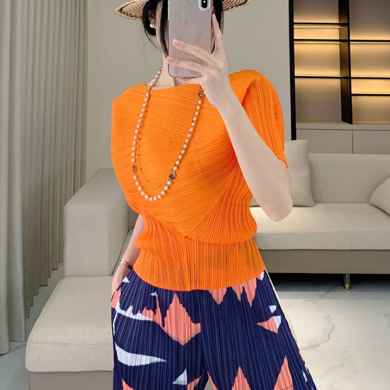 

New Women's Short-Sleeve T-Shirt Simple Versatile Perfect for The Office with Irregular Pleats and A Solid Color T Shirts