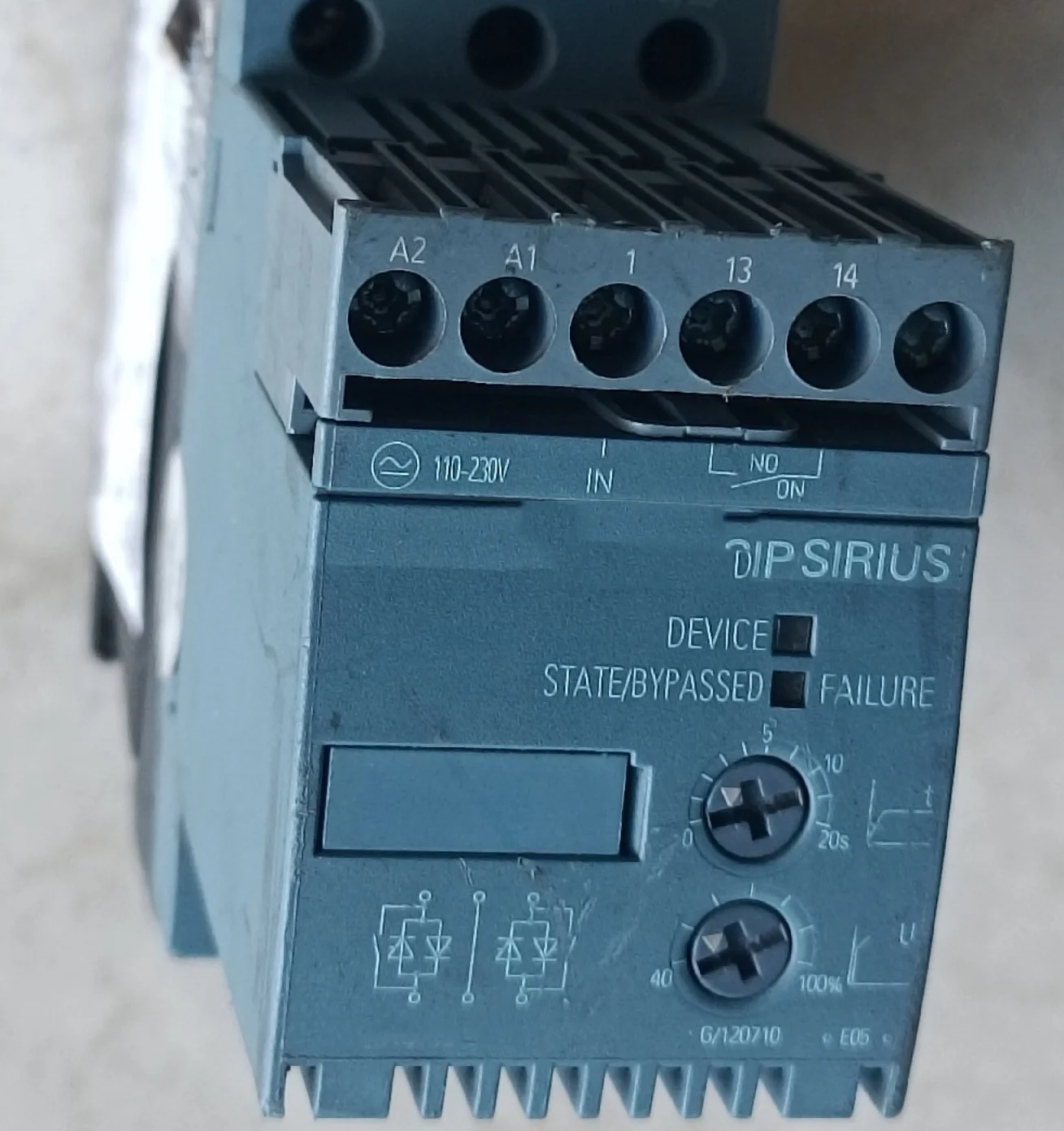 

SIRIUS soft starter S00 17.6 A 3RW3018-1BB04 100% New and Original