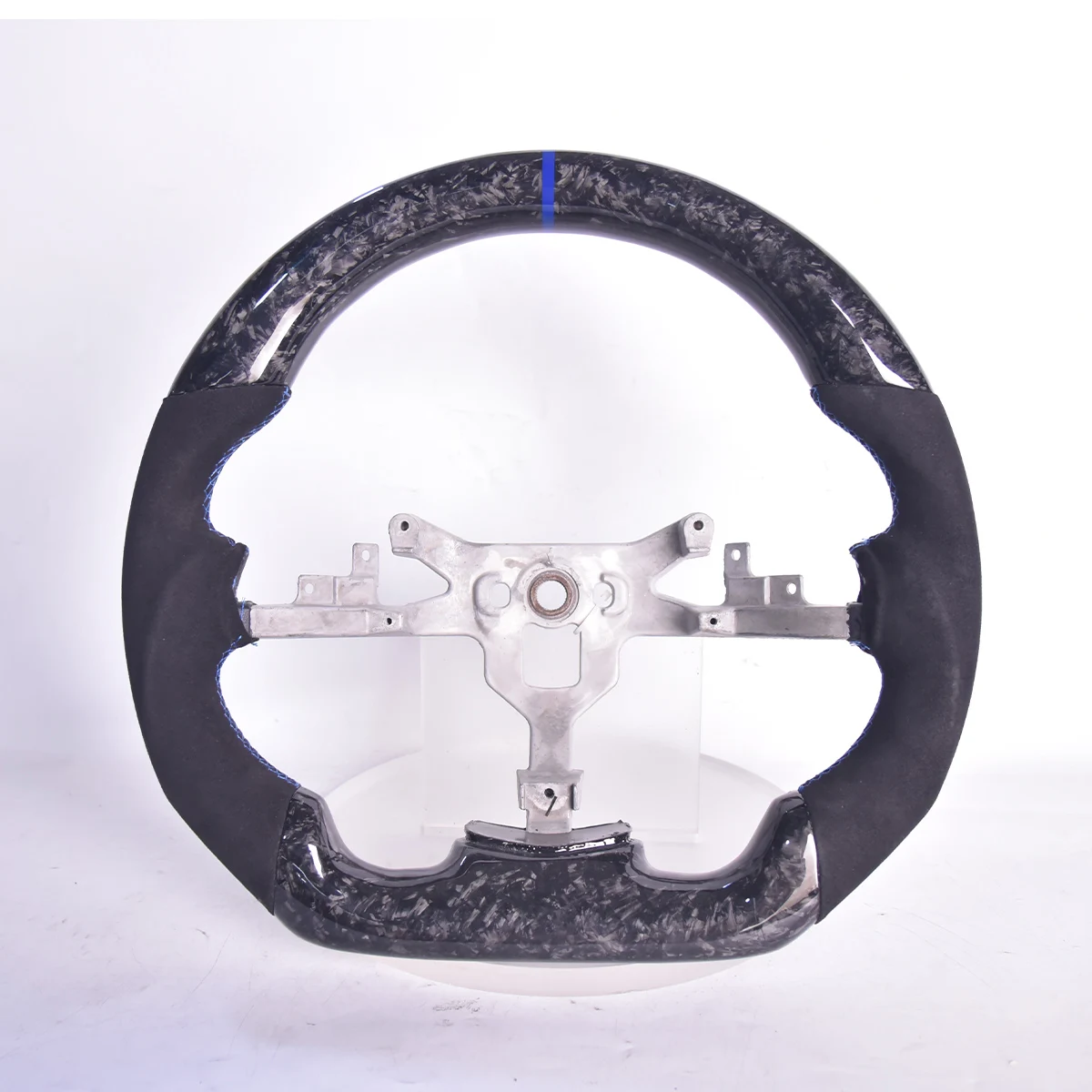 

Высокопроизводительный руль из кованого карбона и замши для Corvette C6