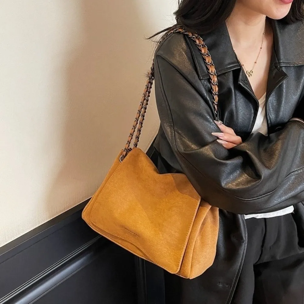 Elegante Retro Damen Schultertasche aus Wildleder, Große Kapazität, Handtasche, Umhängetasche, Einfarbig, Ketten-Unterarmtasche, Herbst Winter – Detail 10
