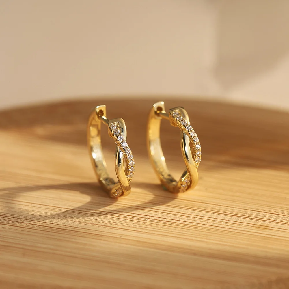 Silver Twist Mobius Hoop Ear Buckles Inlaid Moissanite Minimalist Women Earrings For Autumn Winter