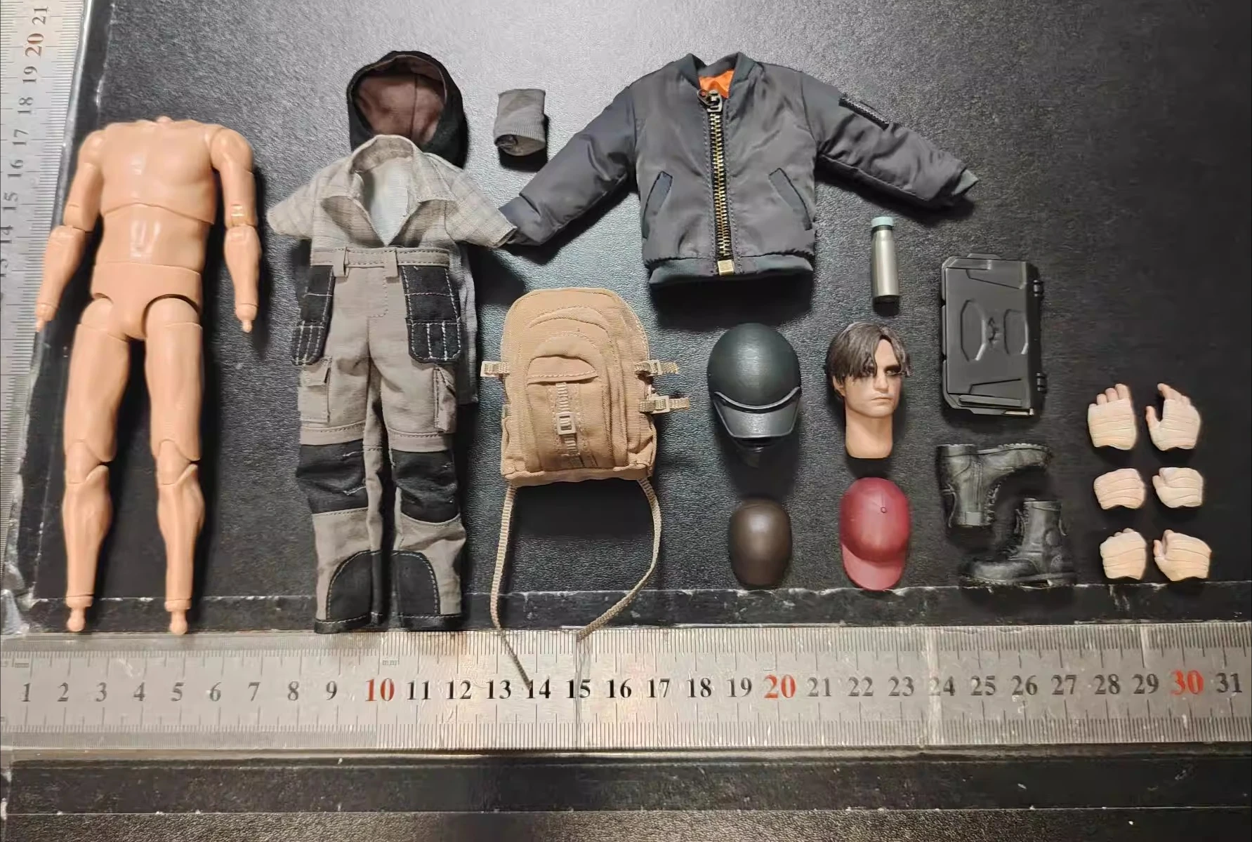 

Аксессуары в масштабе 1/12 для модели 6''M089 Wanderer