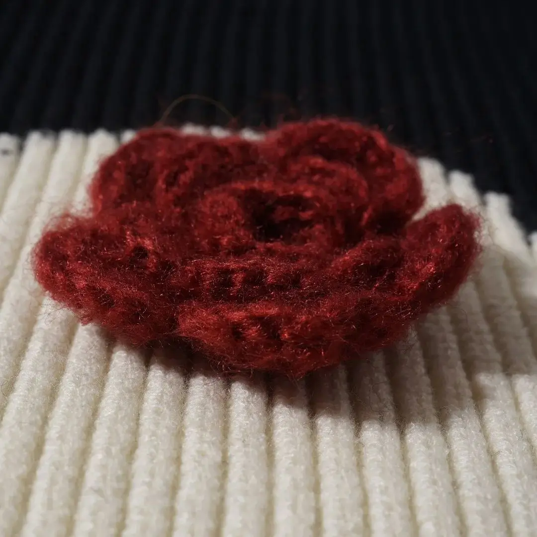 Fall/Winter Round-neck Flower Embroidered Pullover Knitted Sweater for Men - Couple Style - Loose Inner Layer Base Top