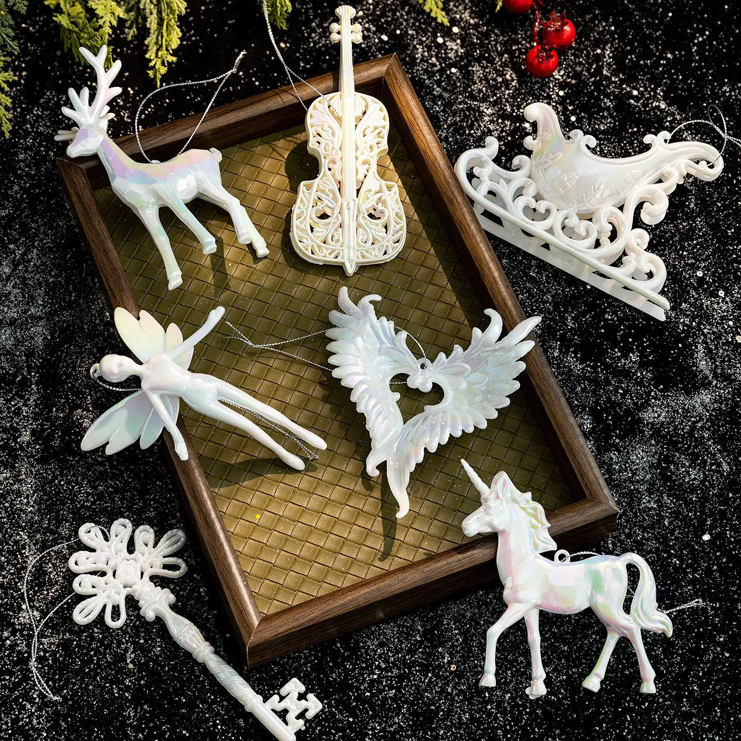 زينة شجرة عيد الميلاد الجديدة، زينة معلقة على شكل ملاك غزال أبيض، إكسسوارات لامعة ملونة لعيد الميلاد