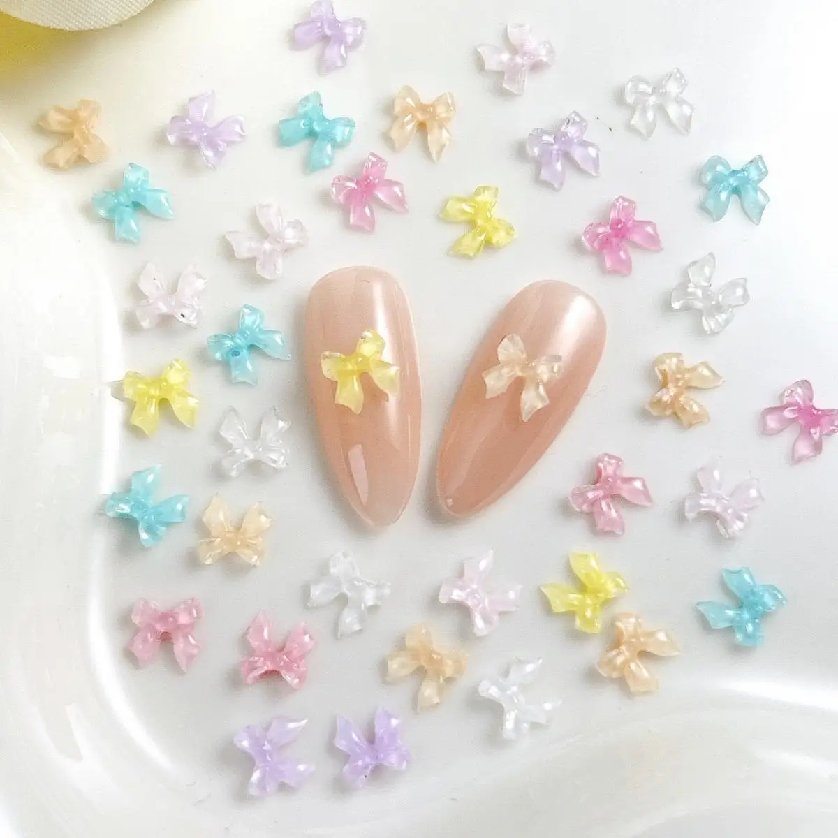 50PCS หวาน Macaron สีโปร่งใสด้านล่างแบนโบว์เล็บ Charms 3D เรซิ่น Dreamy MINI Bow Nail Art อุปกรณ์เสริมสําหรับเล็บ DIY