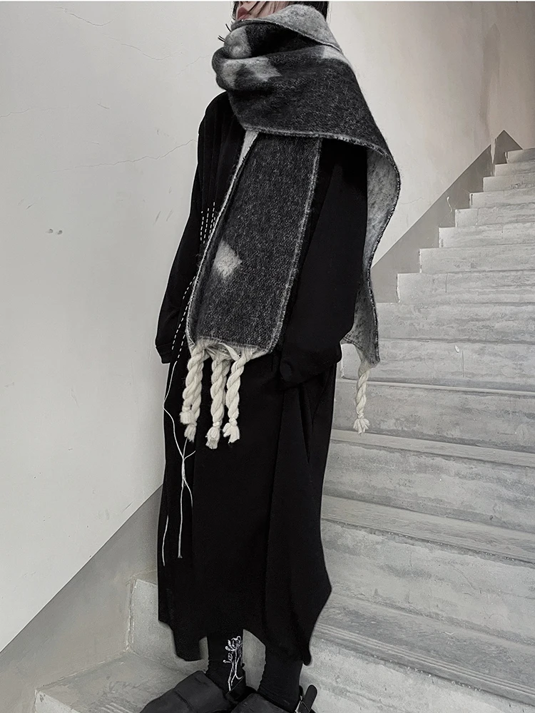 [EAM] Women Gray Fried Dough Twists Tassel Keep Warm Thick Scarf New Long Personality Fashion Tide Autumn Winter 2024 31A0097