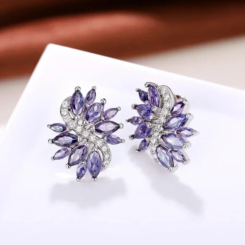 

2025 Stylish Shinning Stud Earrings Lady Engagement Jewelry with Bright Zirconia Fashion Female Party Personality Accessories