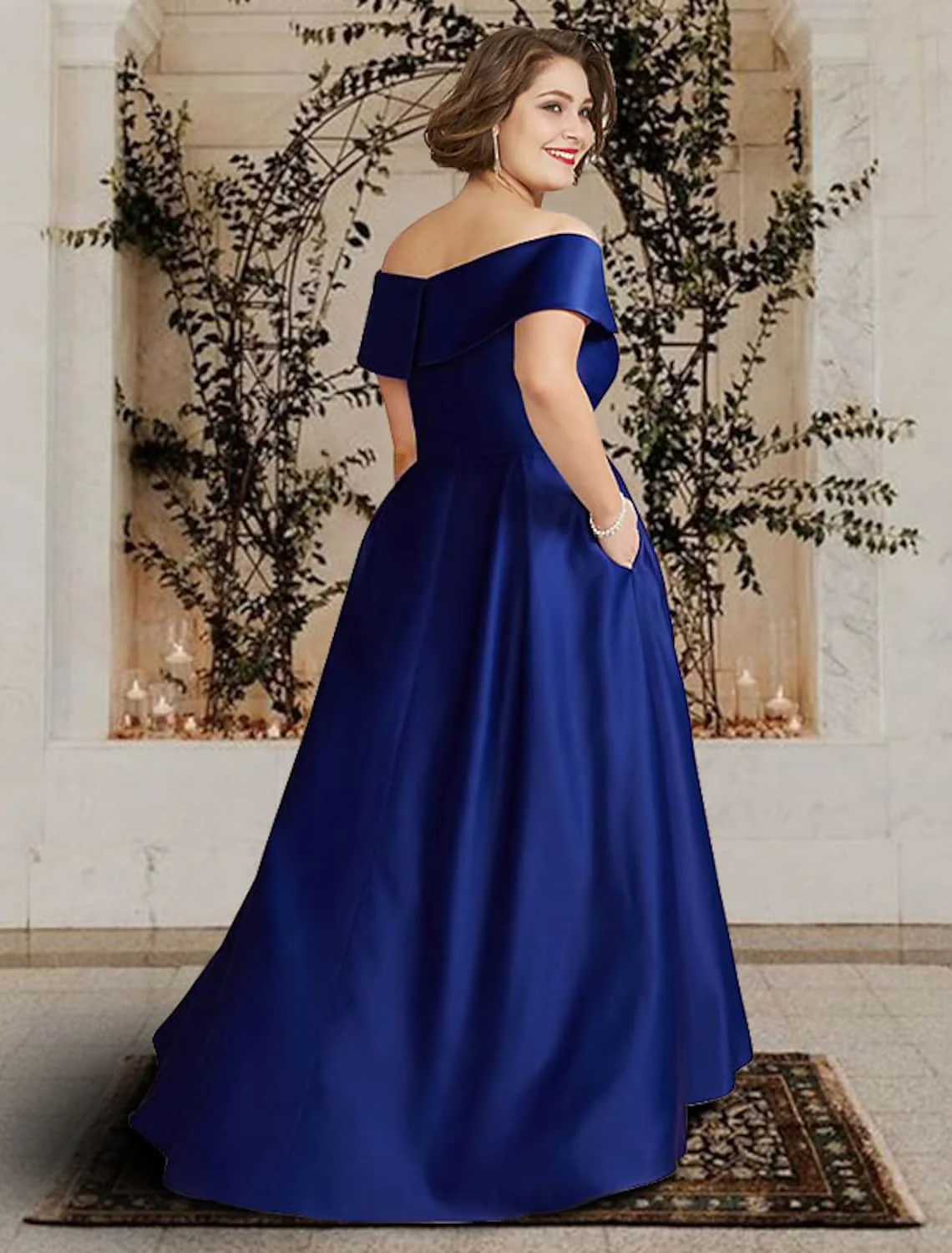 Royal Blue A-line Mother of the Bride Dress Plus Size Elegant V Neck Satin Short Sleeve Wedding Guest Formal Gowns Party