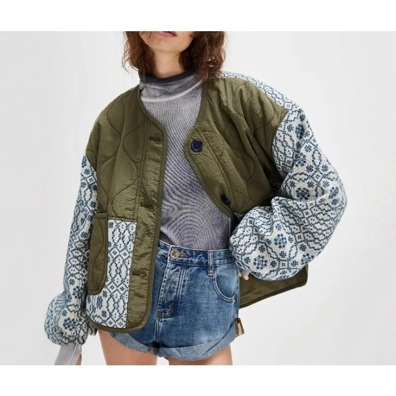 

Легкая хлопковая куртка с пышными рукавами и принтом без воротника и пуговиц на осень/зиму 2025 г.