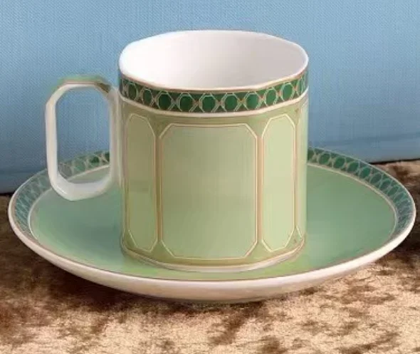 5,3x5,2x7,2cm 2er-Set Kaffeetassen aus Knochenporzellan mit Untertasse