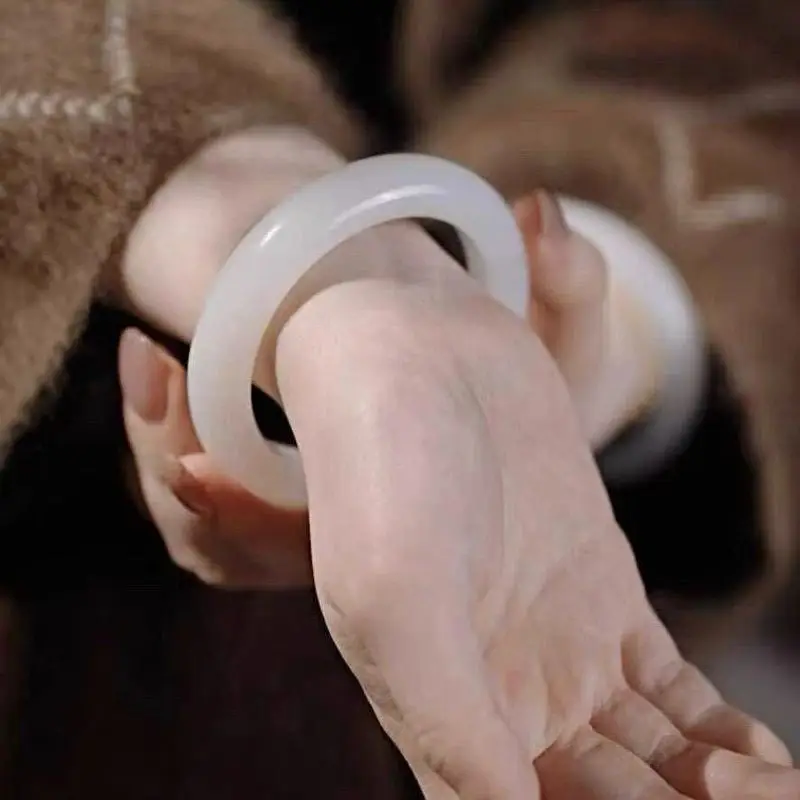 White with distinct color patterns, warm and delicate jade texture, round bracelet women, suitable for daily w
