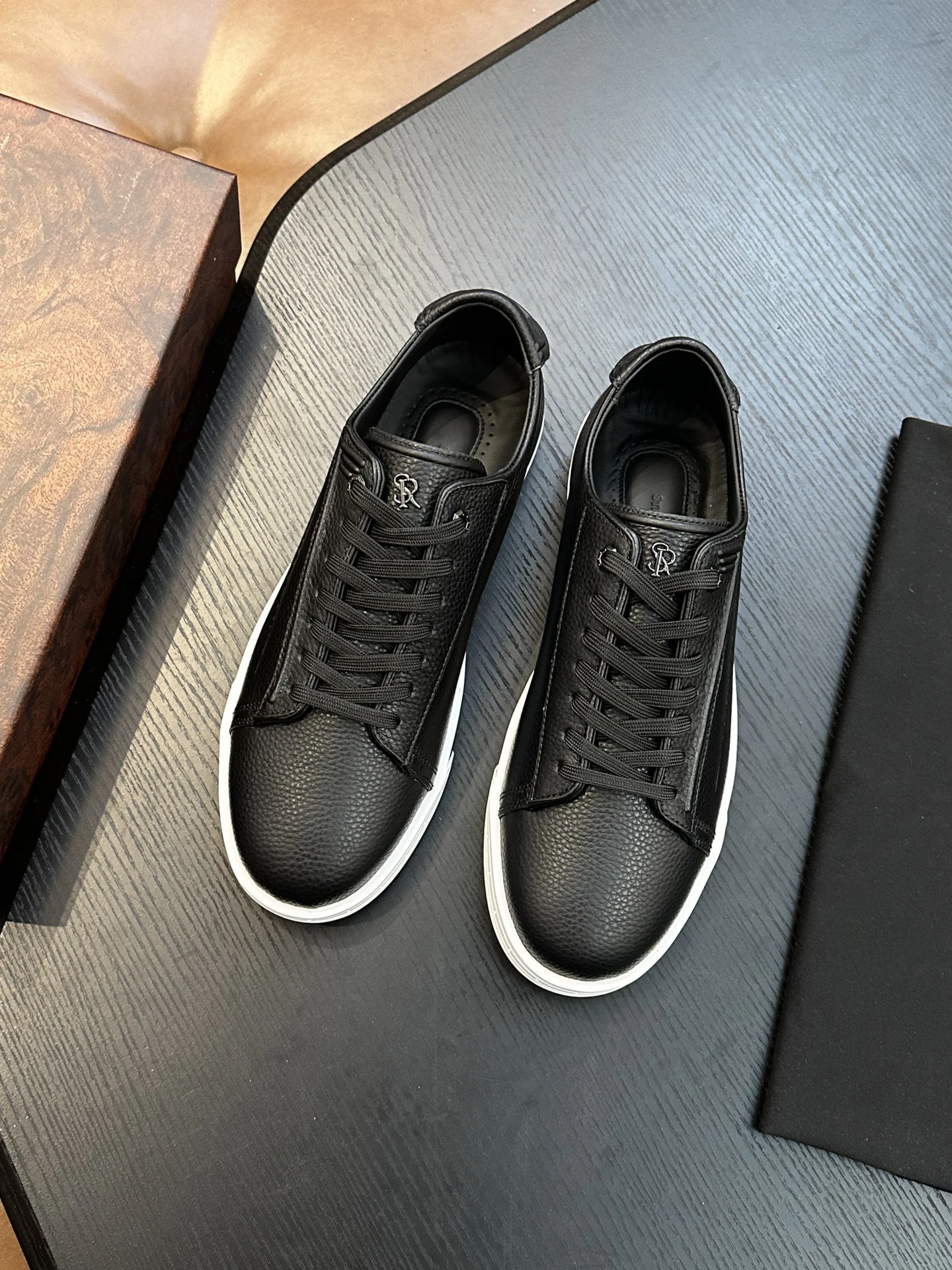 

BLLIYOSS Classic Running Shoes for Men New lace up Casual Sports Shoes Comfort High-Quality Outdoors European Retro size 39-44