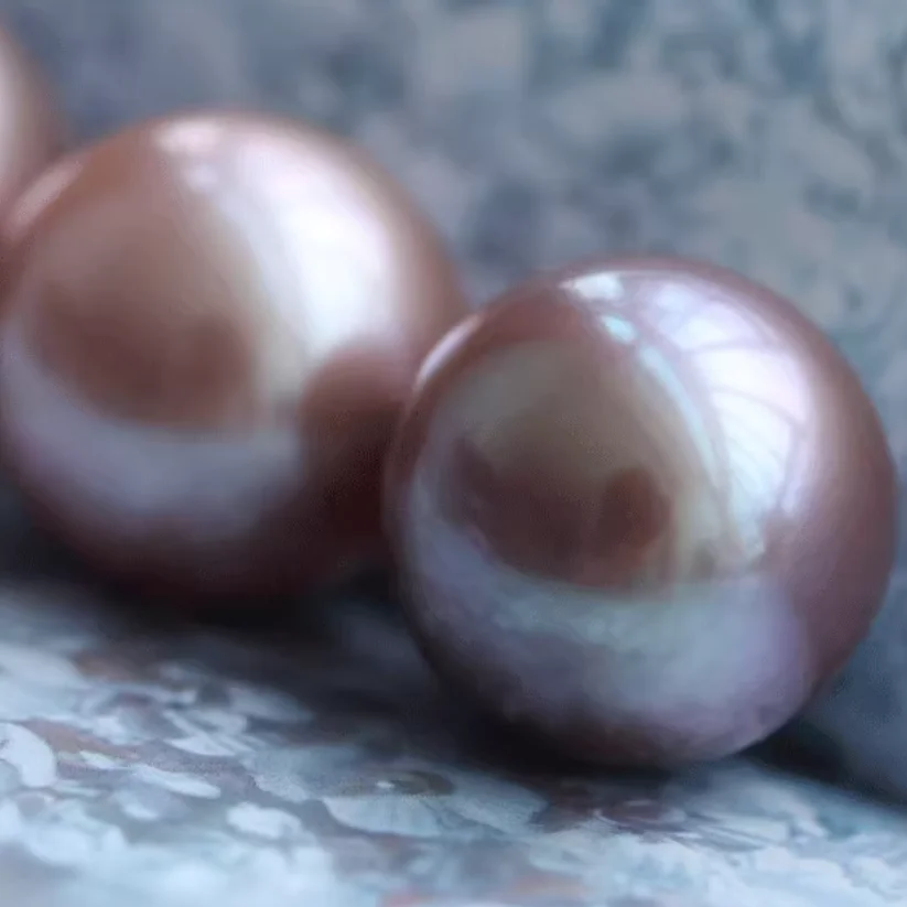 

Огромные фиолетовые круглые жемчужины 10-14 мм, неограненные, для изготовления ювелирных изделий: серег, колец, браслетов, подвесок и 1 жемчужина.