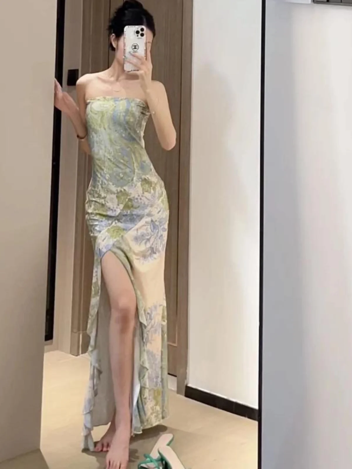 エレガントなグリーンのストラップレスドレス レディース セクシー スリット入り レトロ ナショナルスタイル スリム ロングドレス Wiwiデザイン センセーション ハイウエスト Aラインスカート