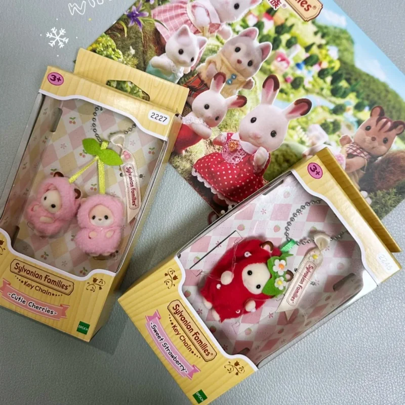 

Оригинальный брелок-подвеска Sylvanian Families: миниатюрные плюшевые куклы-зверушки (клубничный кролик, яблочная овечка) — коллекционные подарки для девочек