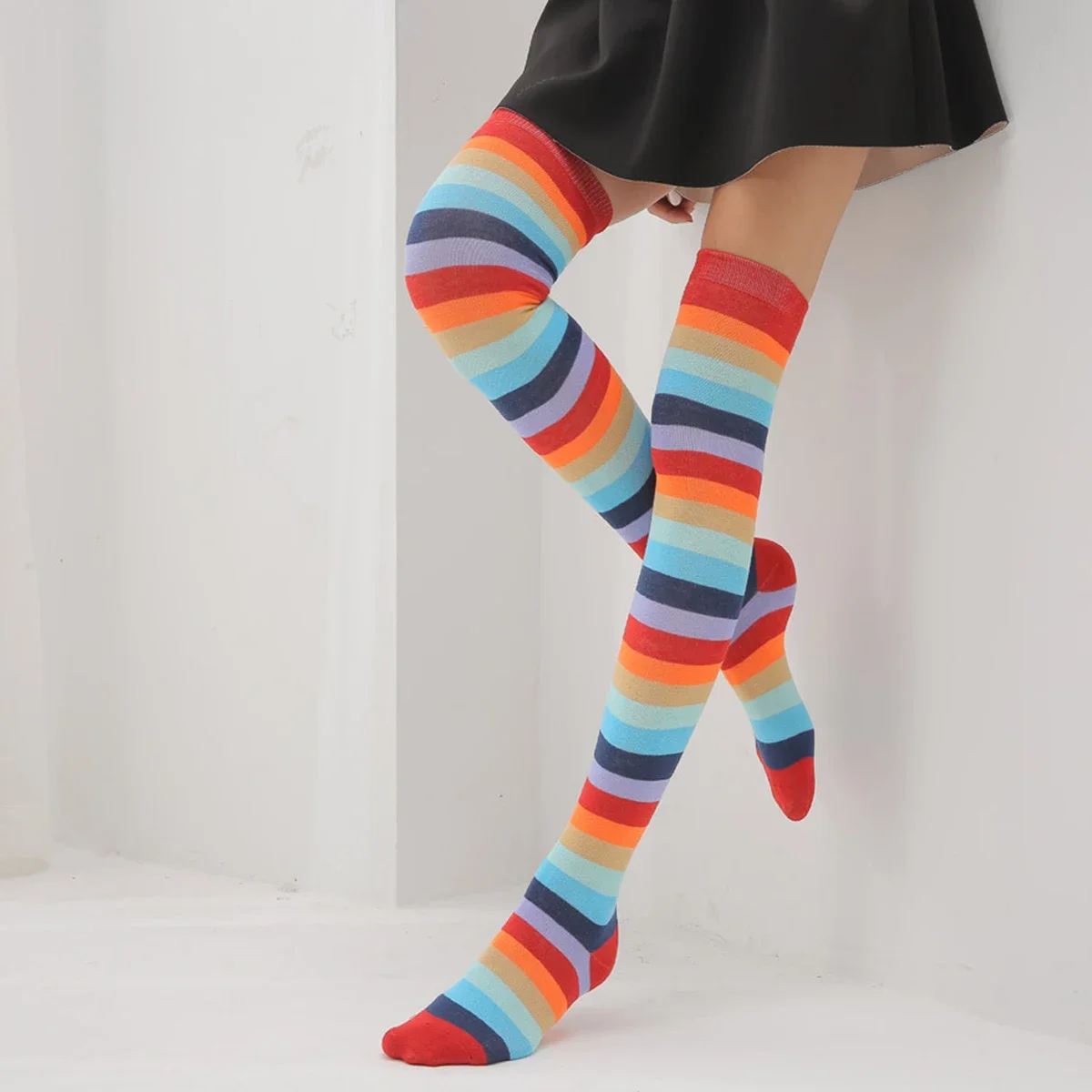 

1 Pair of Rainbow Knee-high Ladies' Halloween Costumes Perform A Dance-striped All-season Universal Sock