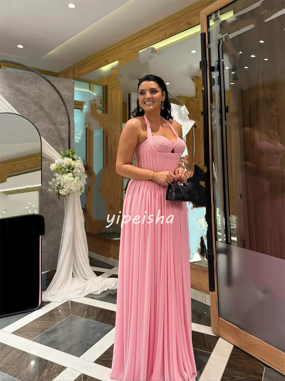 Abiti lunghi con scollo all'americana a trapezio con pieghe increspate in chiffon semplice abbinato su misura Abiti per occasioni su misura Taglie disponibili Stile moderno