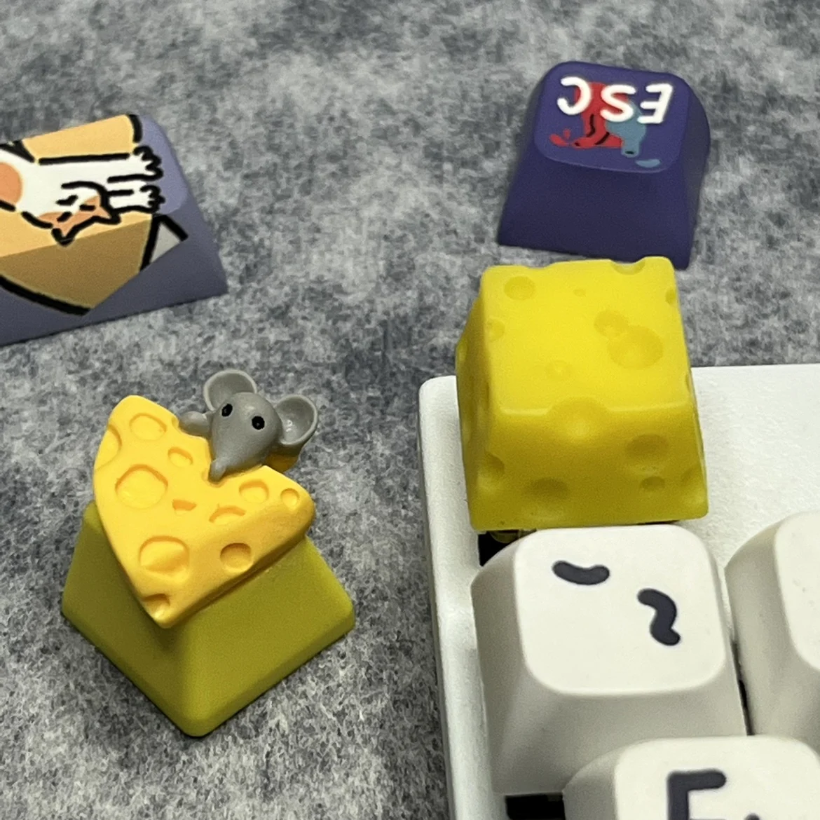 

Cheese Keycap Cute Personality Resin Creative R4 ESC Cross Axis Game Mechanical Keyboard Keycap