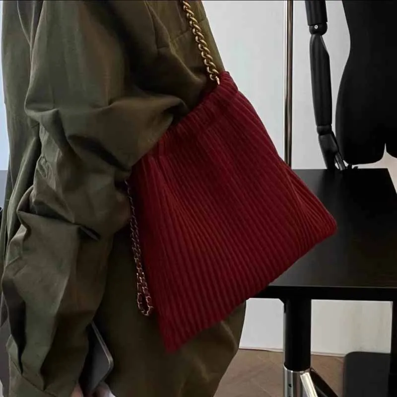 Vintage Red Wedding Bag 2024 New Large Capacity Pleated Chain Underarm Shoulder Bag Lazy Hundred Fashion Designer Tote for Women