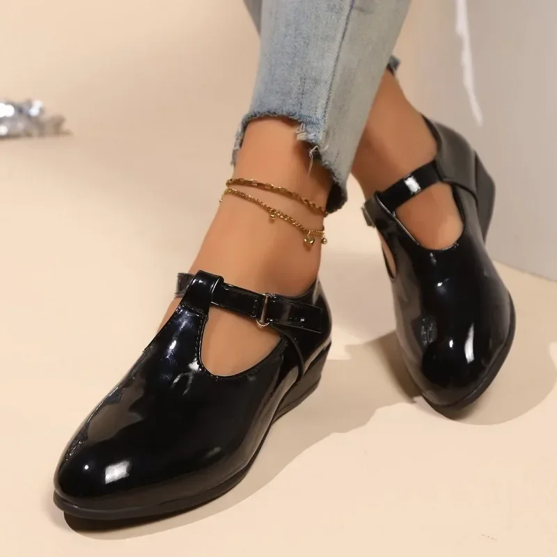 

Женские туфли на высоком каблуке, новый бестселлер, уличная нескользящая повседневная обувь больших размеров на однотонном каблуке, модная женская обувь на мелком каблуке