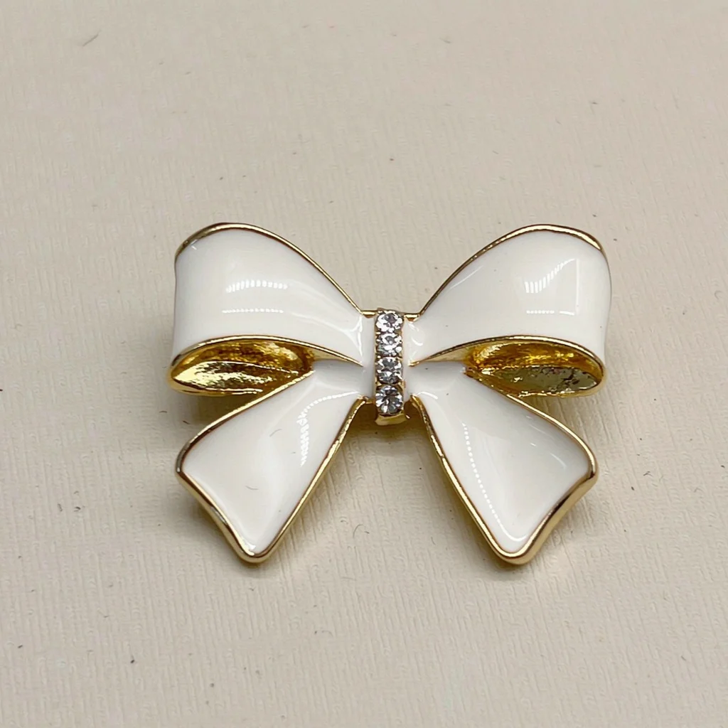 New Versatile Shoe Badge, Wedding Guest Brooch, Stylish Brooch, Clothing Pin, Metal Shoe Badge, DIY High-Value Metal Lapel Pin, Business Banquet Brooch, Ins European Retro Style, Commuter Simple Accessory, Clothing Embellishment, Collar Decoration, Corsage, Unique