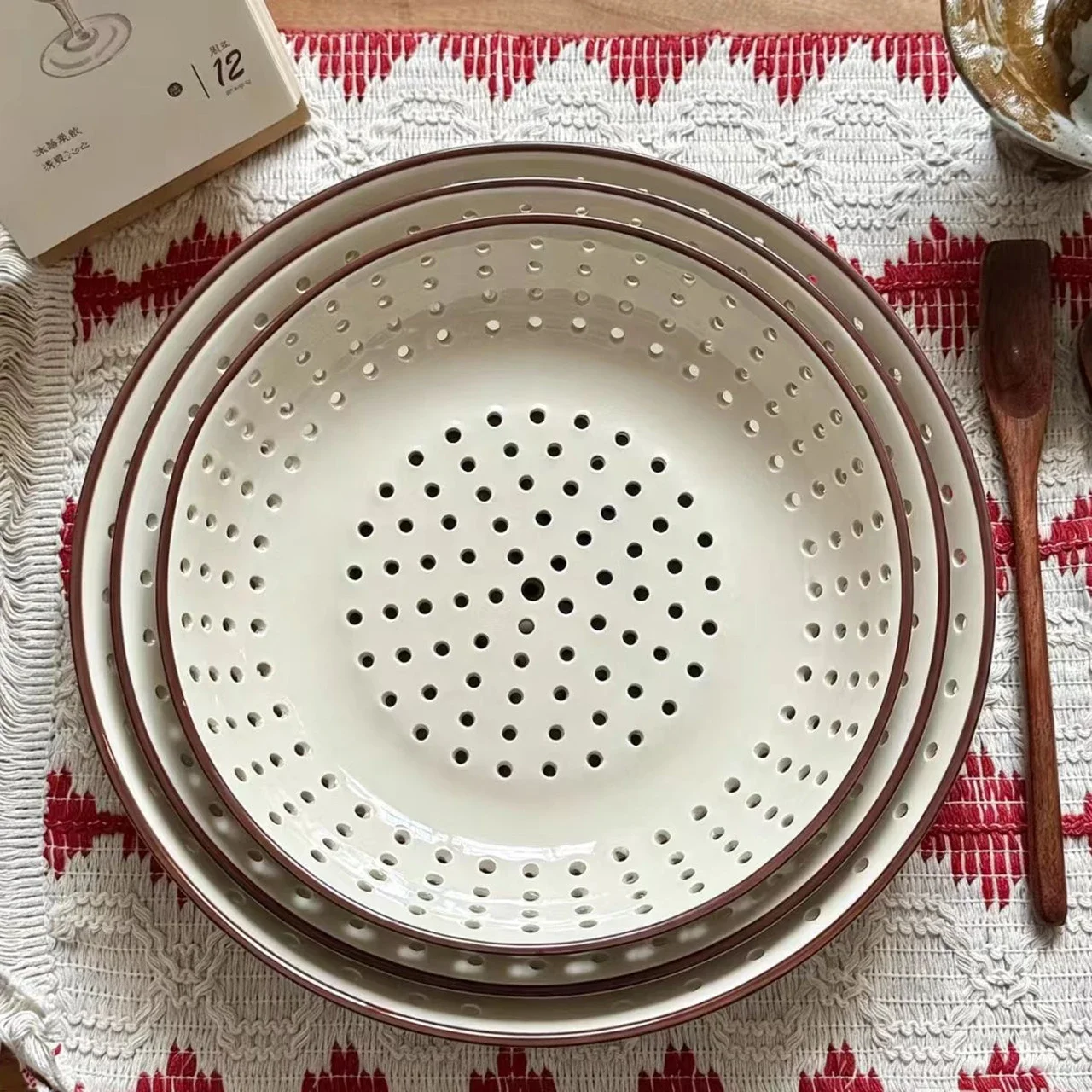 Ceramic Colander Strainer Bowl Round Perforated Fruit Vegetable Washing Bowl with Brown Rim Kitchen Drain Basket Food Filter
