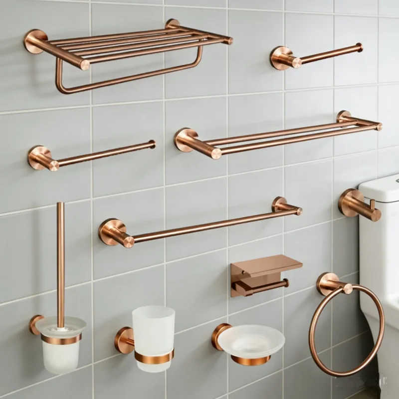 

Набор аксессуаров для ванной комнаты из матового розового золота: держатель для полотенец (одинарный и двойной), кольцо для бумажных полотенец, крючок для халатов, дозатор для мыла, ершик для унитаза