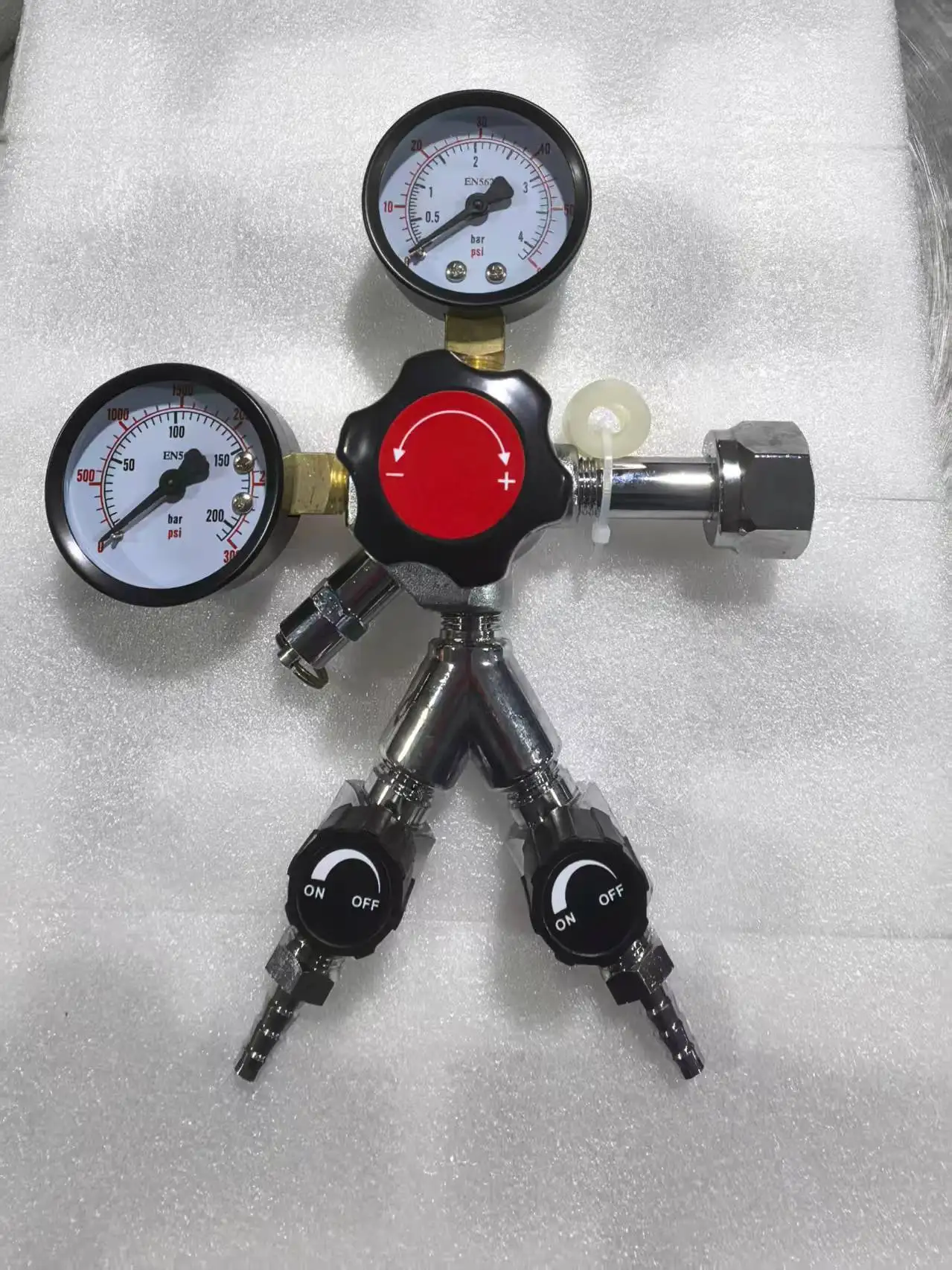 

Dual Gauge CO2 Gas Regulator for Homebrew Soda Draft Beer Kegging
