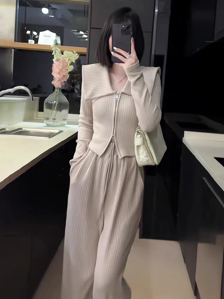 

2025 Women's 2-piece Retro Solid Color Zipper Casual Jacket Sweatshirt + High-waisted Lace-up Women's Loose Velvet Pants Suit