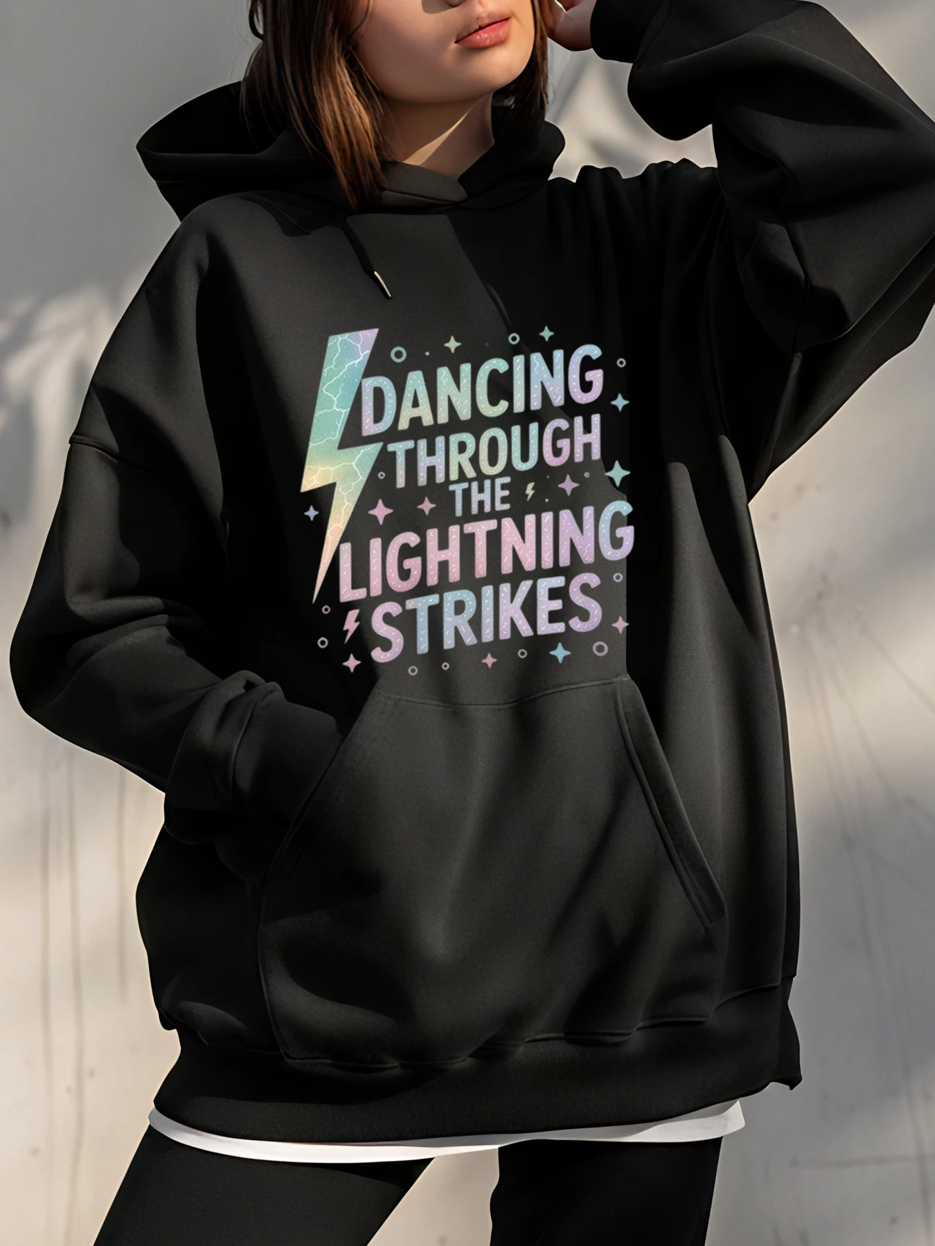 Hoodie Dancing Through The Lightning Strikes dengan Cetakan Grafis Unisex Oversized Sweatshirt Kasual Streetwear Fashion Wanita Pria