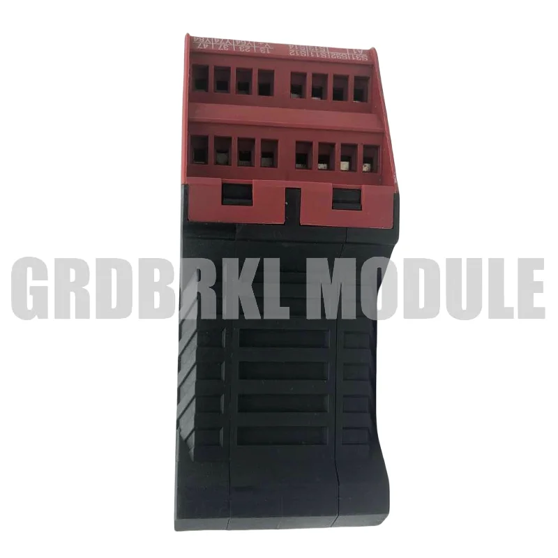 NEW Original XPSAV11113 Safety Relay