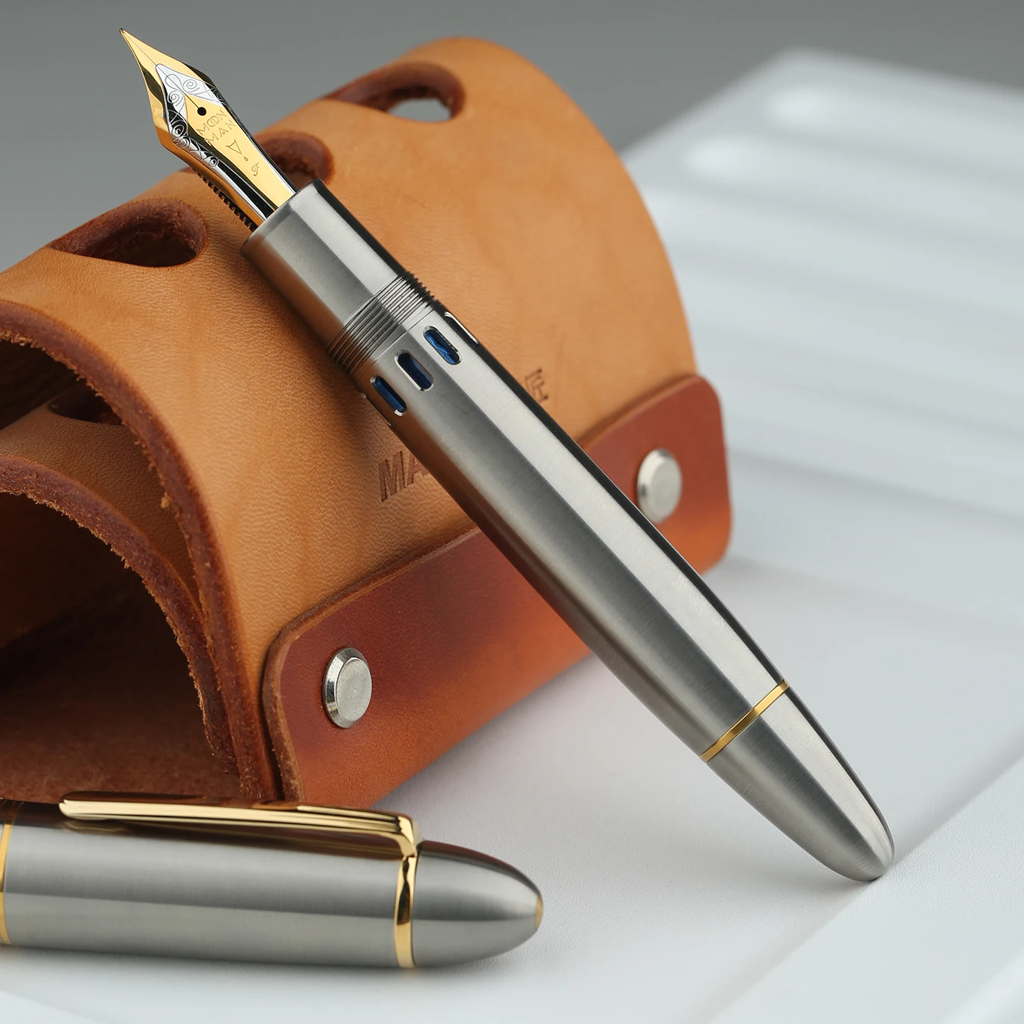 Lovely MAJOHN Ti-P141 NO.8 F Nib Titanium Alloy Piston Fountain Pen Metal Hammer Pattern Version Fountain Pen Writing Gift Pen