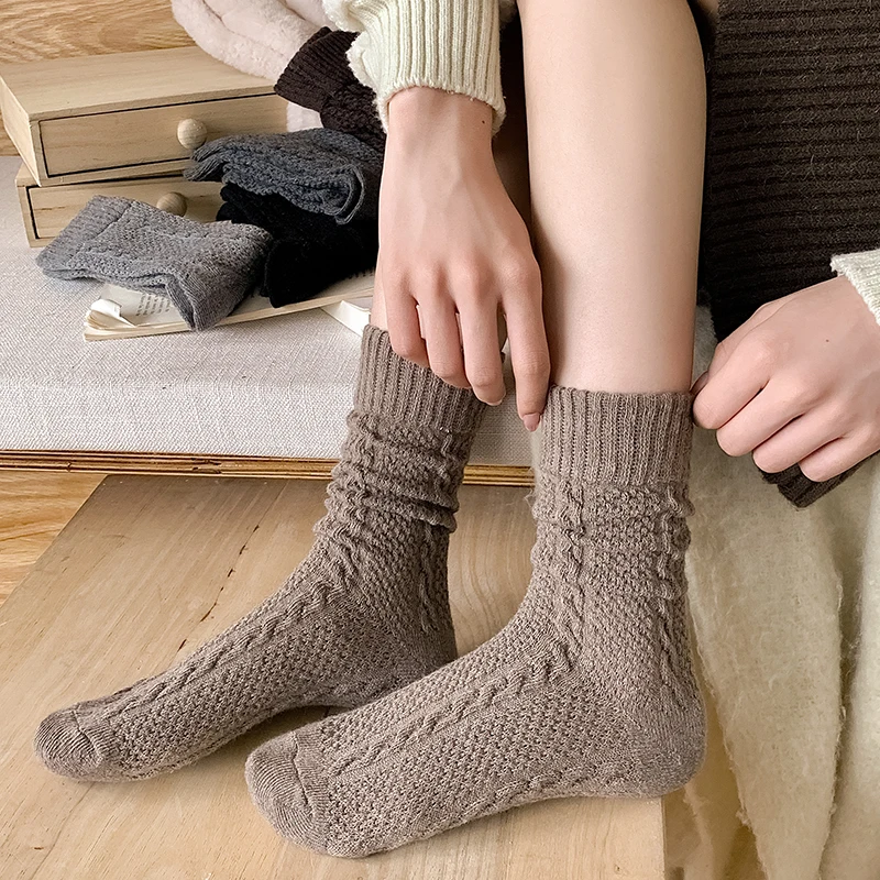 Socken Für Frauen Neue Herbst Winter Einfarbig Beiläufige Lange Socken Weibliche Dicke Warme Wolle Mode Hohe Qualität Einfache Lose Socken