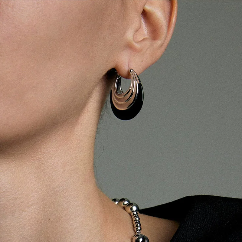 

Fashion Black Agate Earrings for Women Vintage Elegant Design Smooth Thread Inlaid White Shell All-match Jewelry Trend