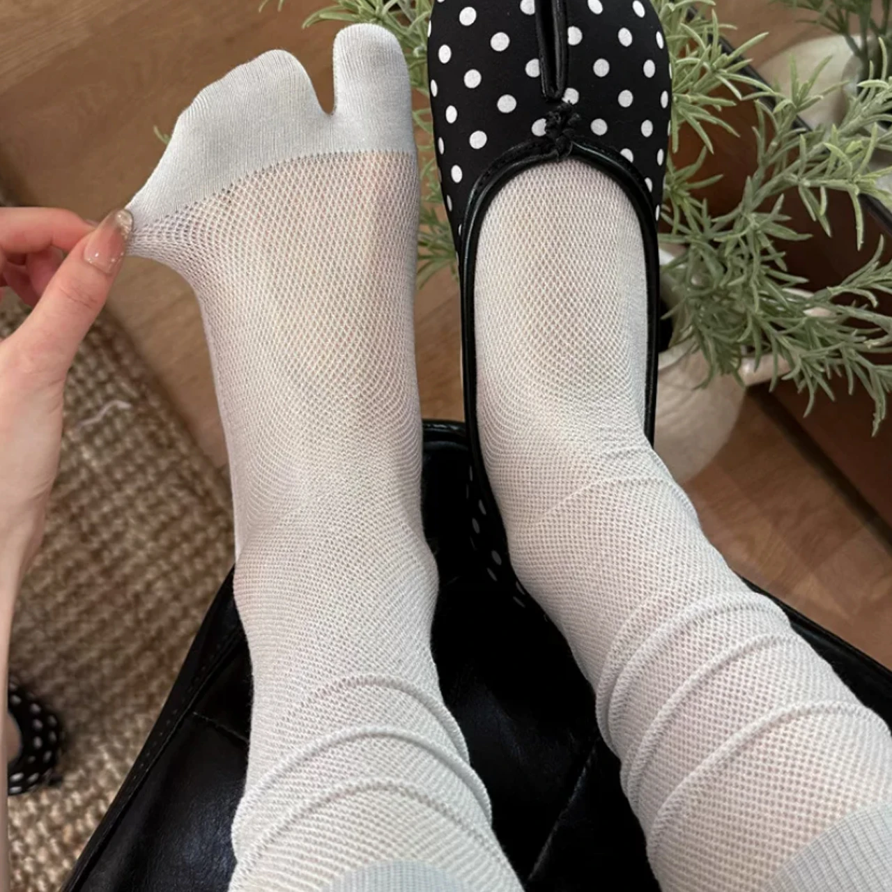 Toe Sock Split - Kaus Kaki Putih dengan Belahan Jari