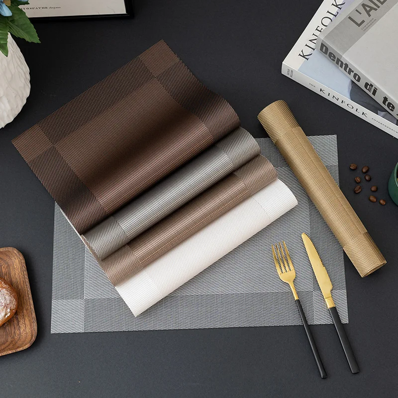 مجموعة مفارش أطباق باللون الرمادي الفضي مكونة من 6 سجادات مكان مقاومة للحرارة وغير قابلة للانزلاق لطاولة الطعام قابلة للغسل ومتينة من الفينيل المنسوج من الفينيل