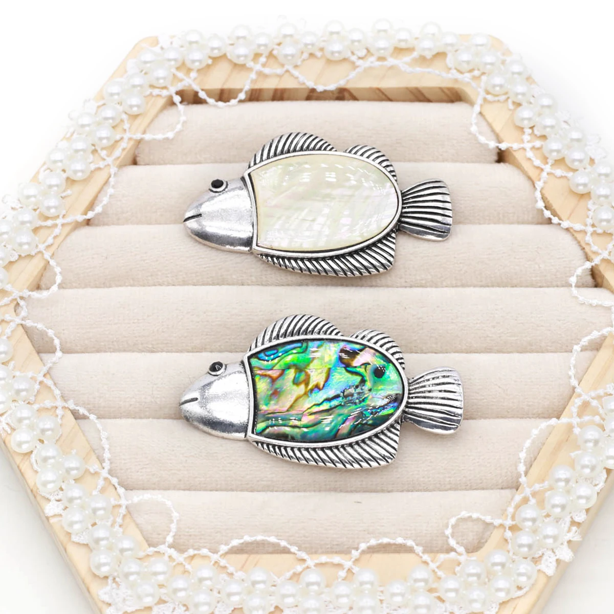 Natural White Shell Pendant Brooch Fish Shape 3 X 1.5 Cm  Elegant Fascinators Jewelry Gift  Accessories for Formal Occasions