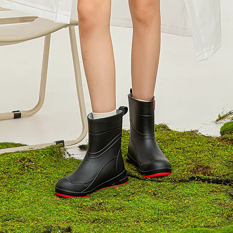 Bottes de pluie imperméables pour femmes, chaussures en caoutchouc pour dames, travail de jardin et sécurité, chaussures de cuisine imperméables à l'huile, botte en PVC