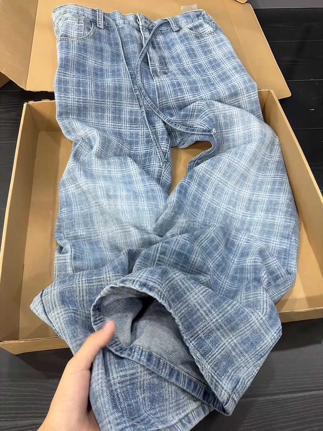 

Американские джинсы в клетку в стиле ретро, тонкие летние мужские джинсы с высокой талией, удлиненные, утягивающие, широкие брюки, модные и стильные.