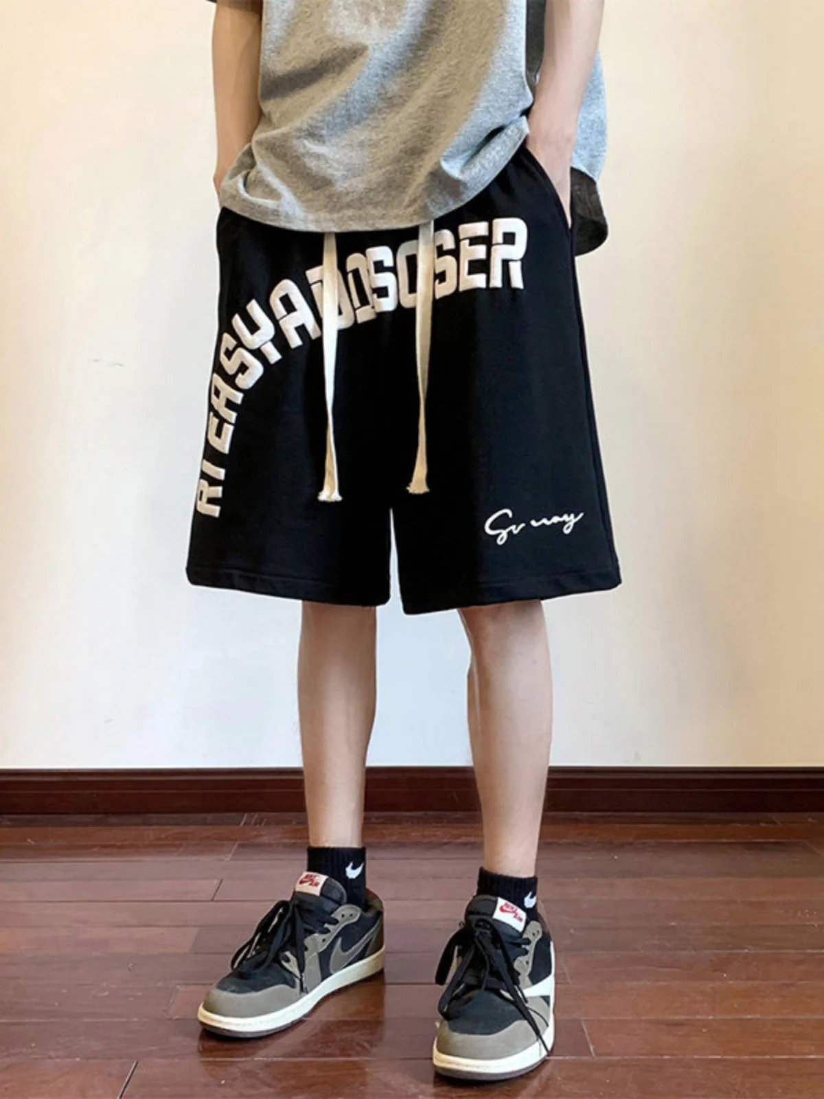 

Мужские летние спортивные брюки в стиле хип-хоп, свободного кроя, больших размеров, в американском стиле, трендовые, прямые, длиной до колена...