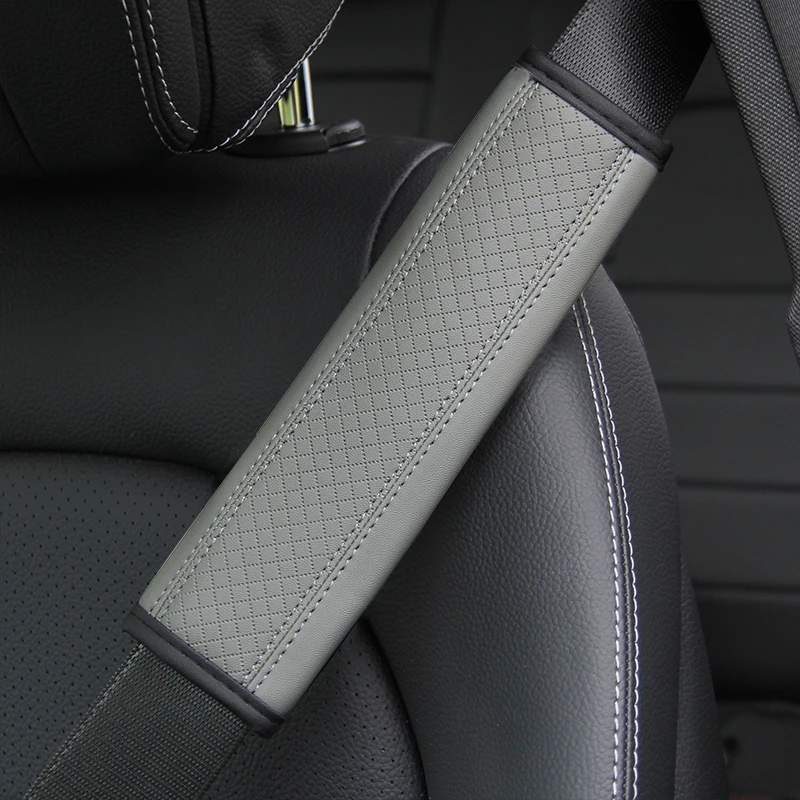 PU-Leder-Auto-Schulterschutz-Abdeckungsset mit geprägtem Karomuster, Sicherheitsgurt, Dekoration, Innenraum, Fahrzeugzubehör – Detail 8