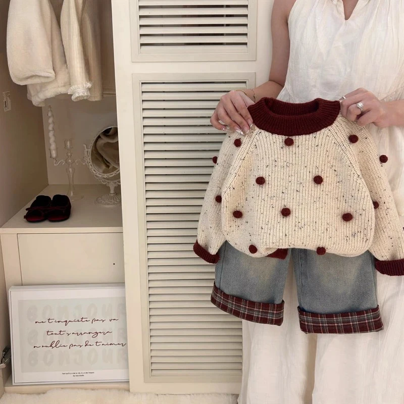 

2025 Autumn/Winter New Children's Stylish Thickened Warm Red Knitted Ball Decorative Sweater
